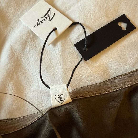 ✨NWT Olive Green One-Shoulder Romper - Picture 9 of 10